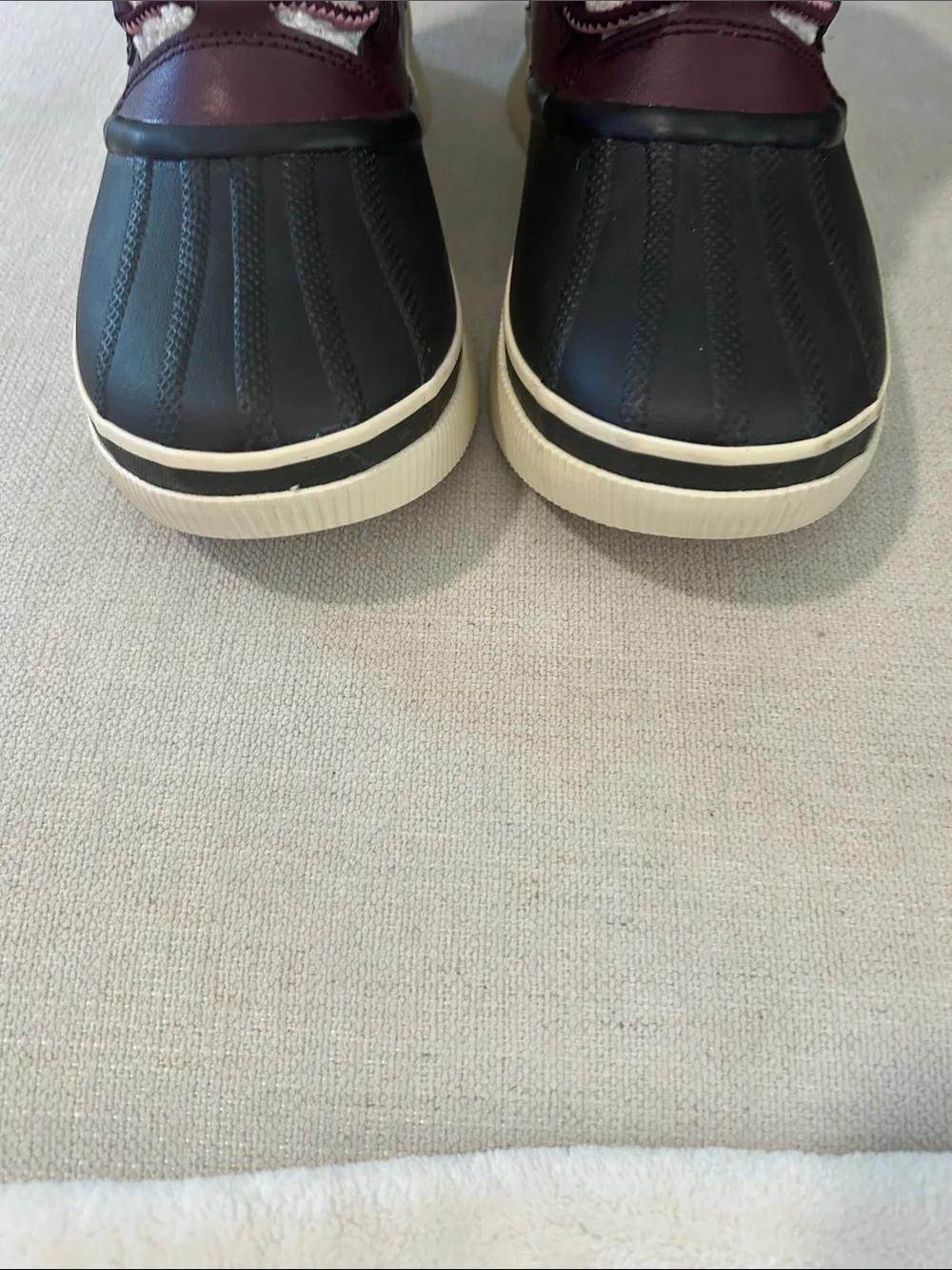 Sorel Out N About IV Chillz Big Kids boots, plum/black colorway, Size 6, NWOT